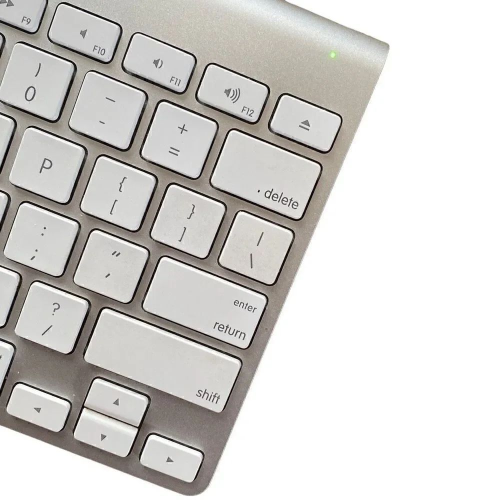 Apple Keyboard - Picture 3 of 5